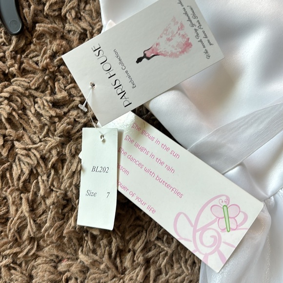 White never worn flower girl dress size 7 - Picture 3 of 4